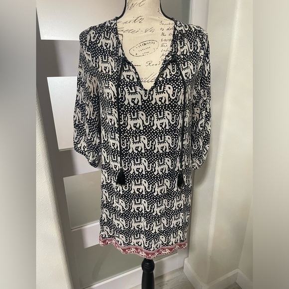 Tolani Tops - Tolani Black and White 3/4 Sleeve Dolman V-Neck Top